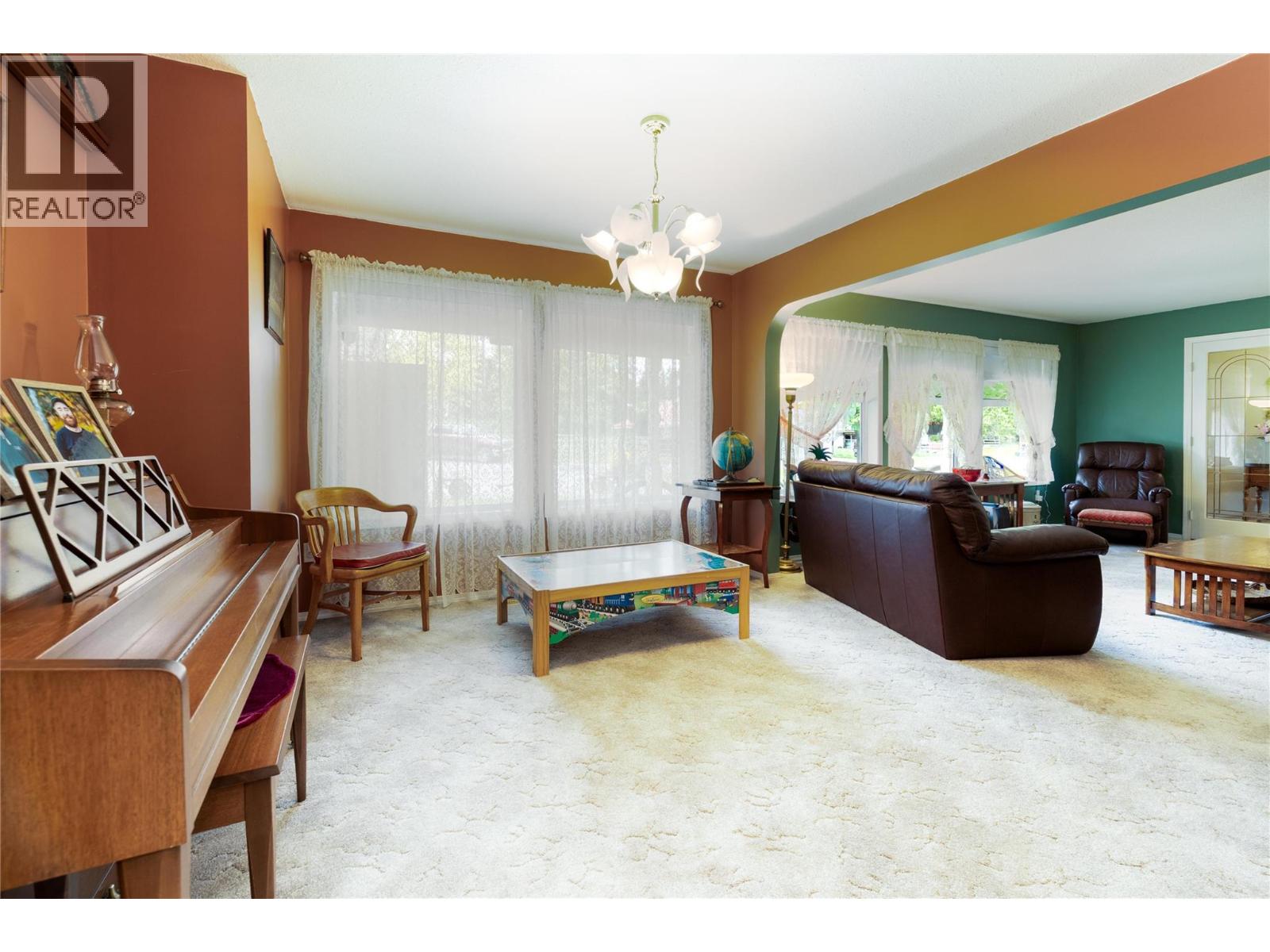 2240 97b Highway Se, Salmon Arm, British Columbia  V1E 1X6 - Photo 9 - 10383088