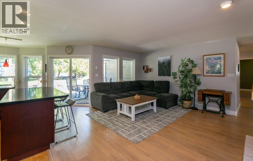 3789 Zinck Road, Scotch Creek, British Columbia  V0E 1M5 - Photo 12 - 10383098