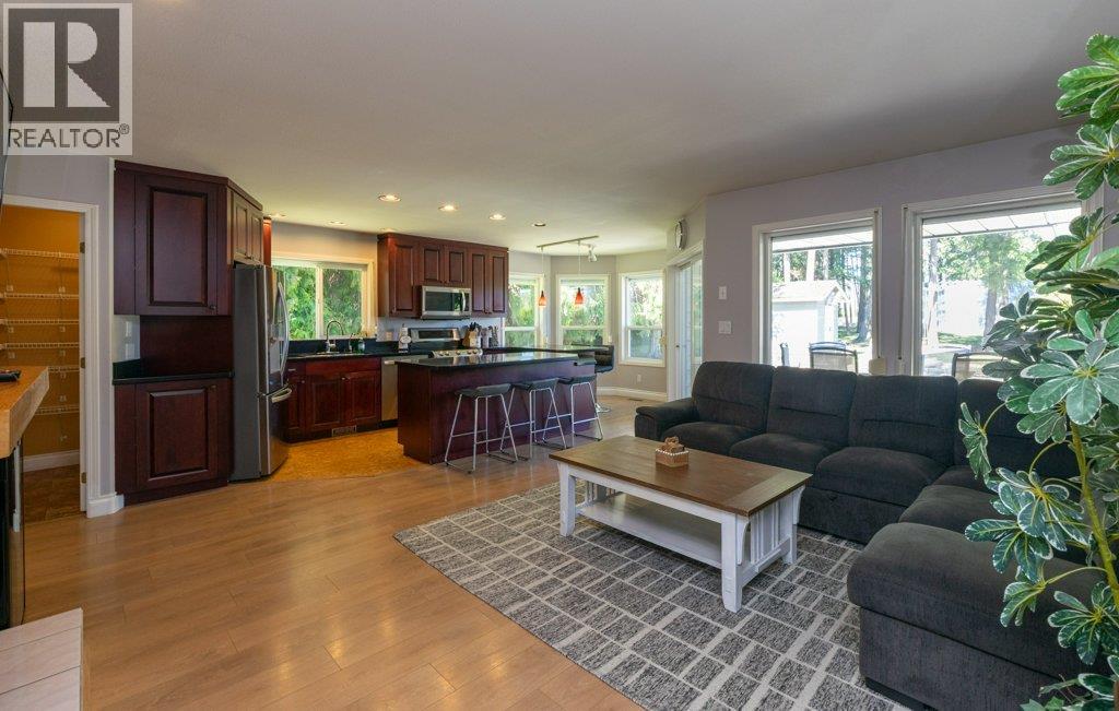 3789 Zinck Road, Scotch Creek, British Columbia  V0E 1M5 - Photo 13 - 10383098