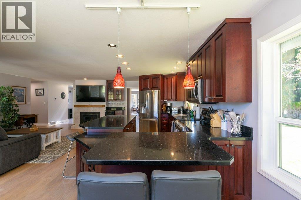 3789 Zinck Road, Scotch Creek, British Columbia  V0E 1M5 - Photo 19 - 10383098