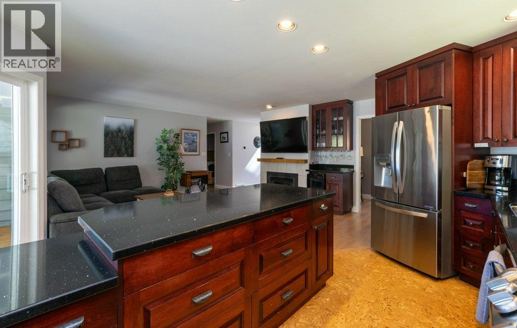 3789 Zinck Road, Scotch Creek, British Columbia  V0E 1M5 - Photo 25 - 10383098