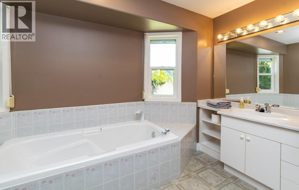 3789 Zinck Road, Scotch Creek, British Columbia  V0E 1M5 - Photo 29 - 10383098