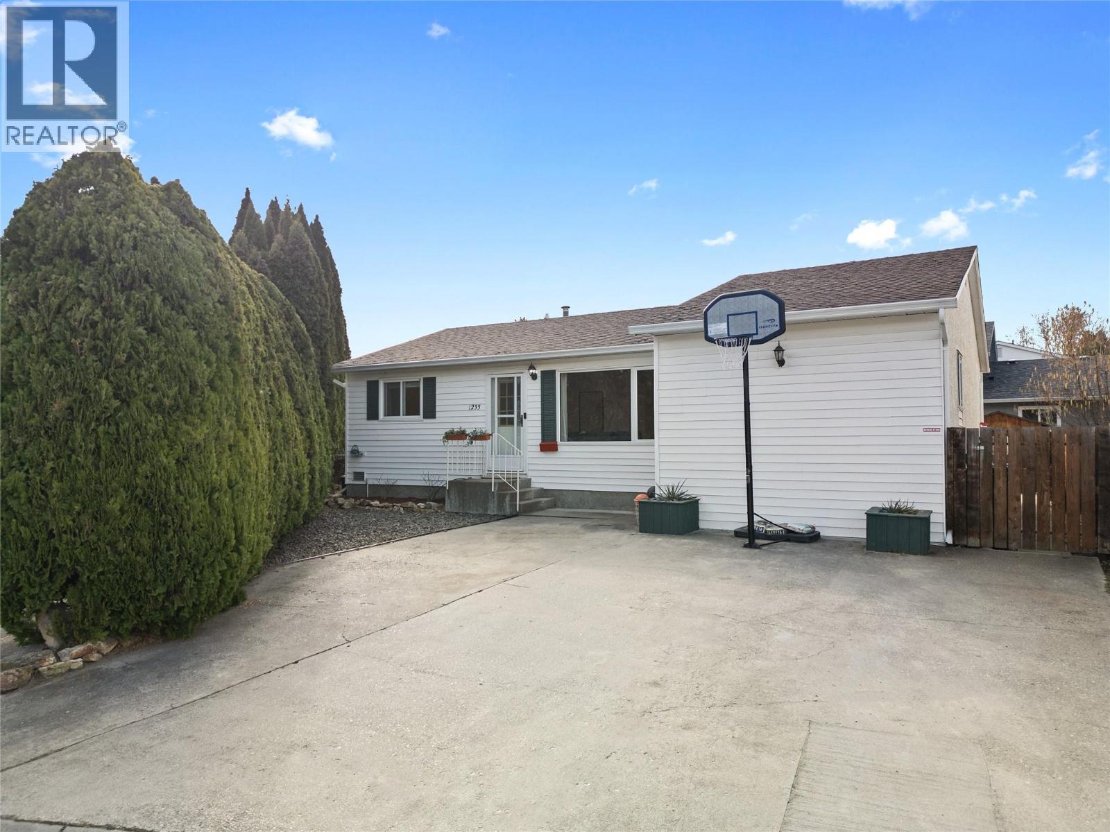 1233 Turri Avenue, Kelowna, British Columbia  V1Y 8N7 - Photo 2 - 10382933