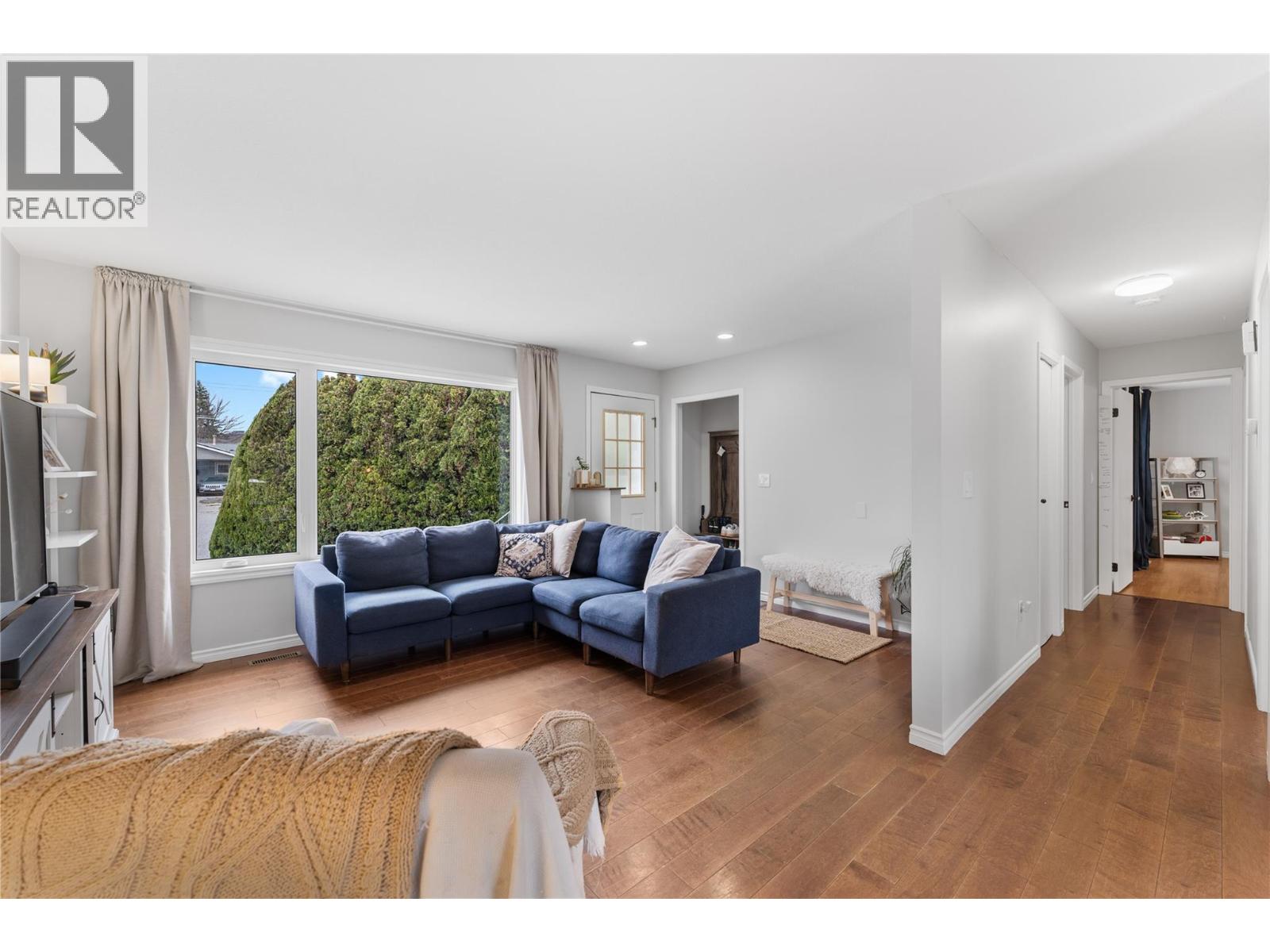 1233 Turri Avenue, Kelowna, British Columbia  V1Y 8N7 - Photo 3 - 10382933