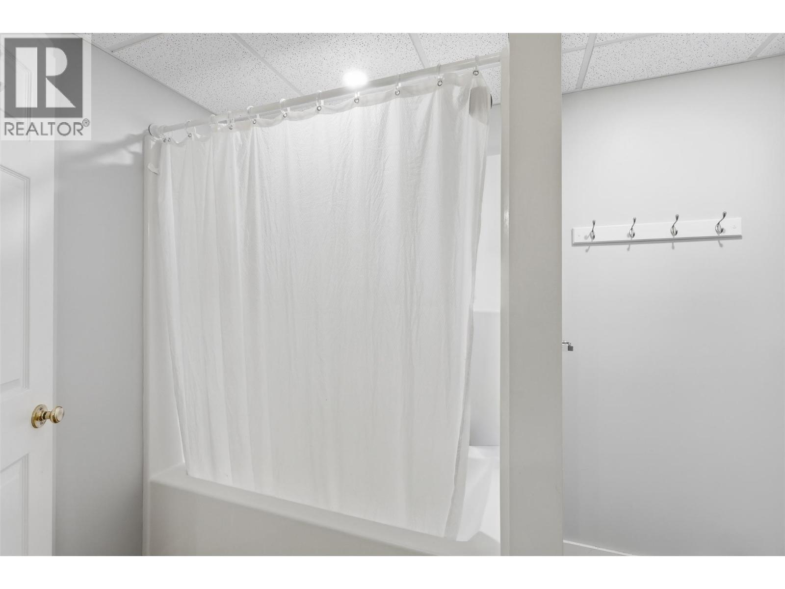 420 Sentinel Court, Kamloops, British Columbia  V2E 2G6 - Photo 36 - 10383135