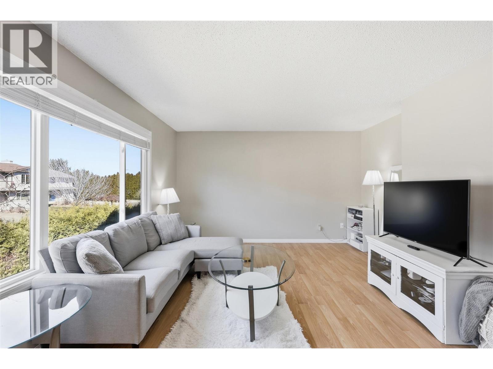 420 Sentinel Court, Kamloops, British Columbia  V2E 2G6 - Photo 8 - 10383135