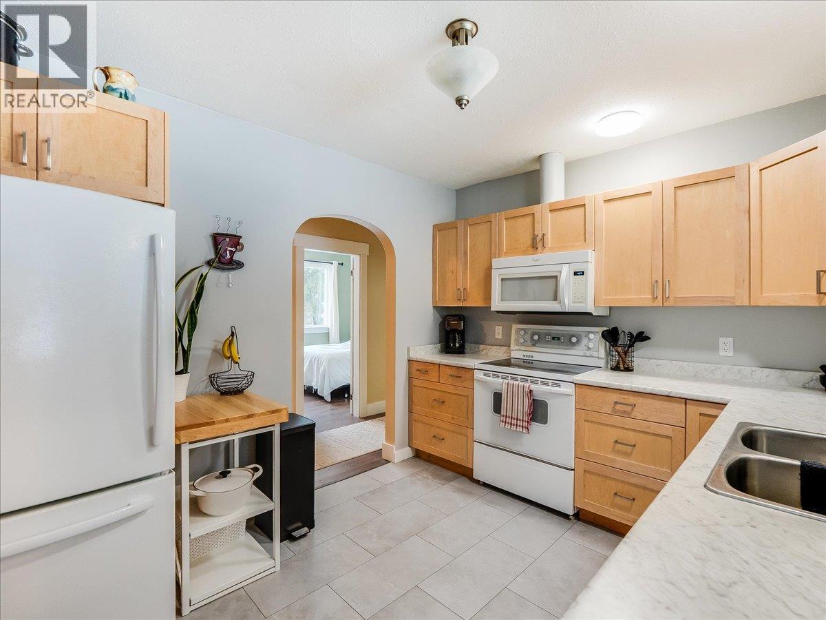 2824 9th Avenue, Castlegar, British Columbia  V1N 2Z1 - Photo 10 - 10380148