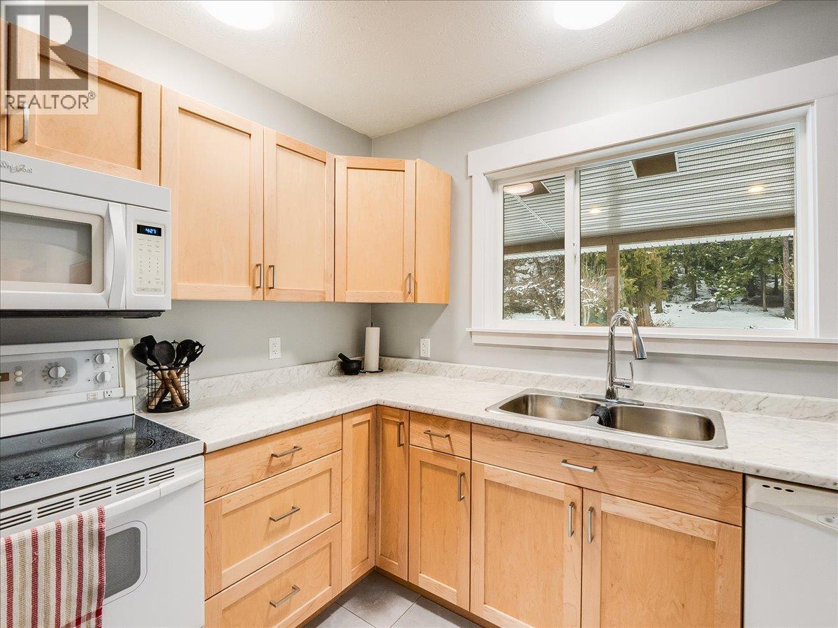 2824 9th Avenue, Castlegar, British Columbia  V1N 2Z1 - Photo 11 - 10380148