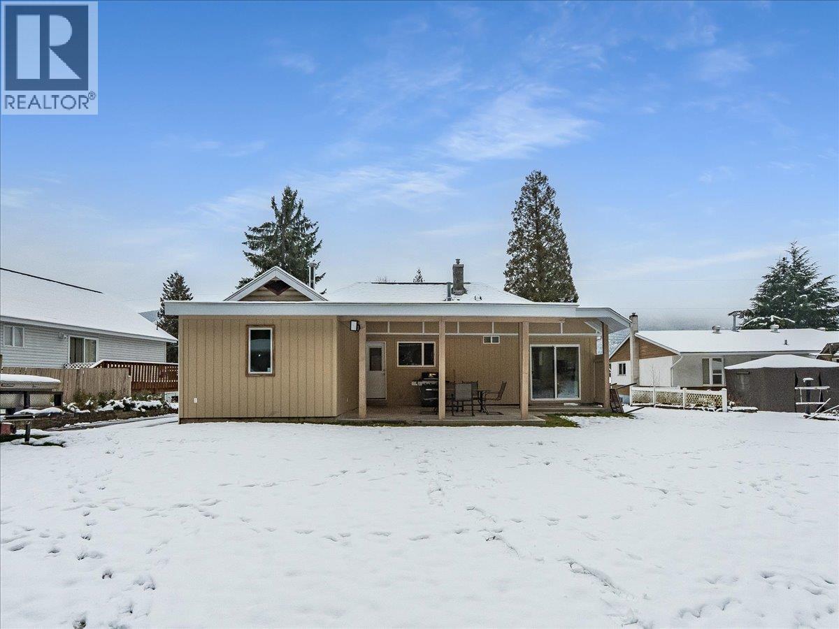 2824 9th Avenue, Castlegar, British Columbia  V1N 2Z1 - Photo 2 - 10380148