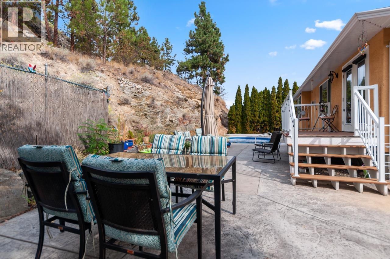 3121 Evergreen Drive, Penticton, British Columbia  V2A 9A9 - Photo 5 - 10374187