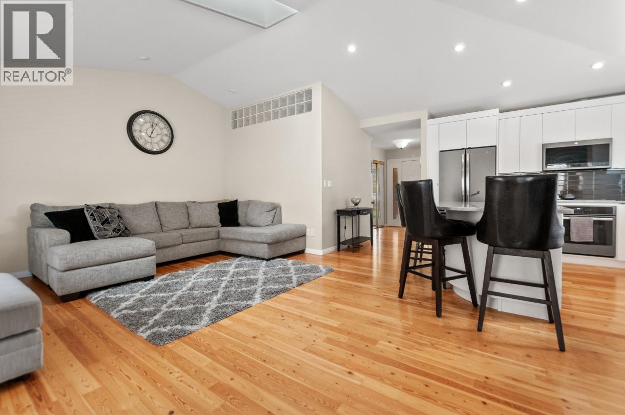 3121 Evergreen Drive, Penticton, British Columbia  V2A 9A9 - Photo 7 - 10374187