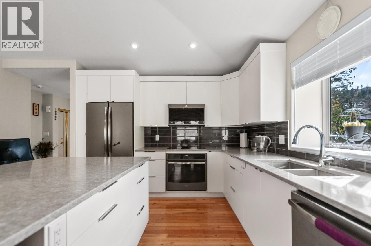 3121 Evergreen Drive, Penticton, British Columbia  V2A 9A9 - Photo 8 - 10374187