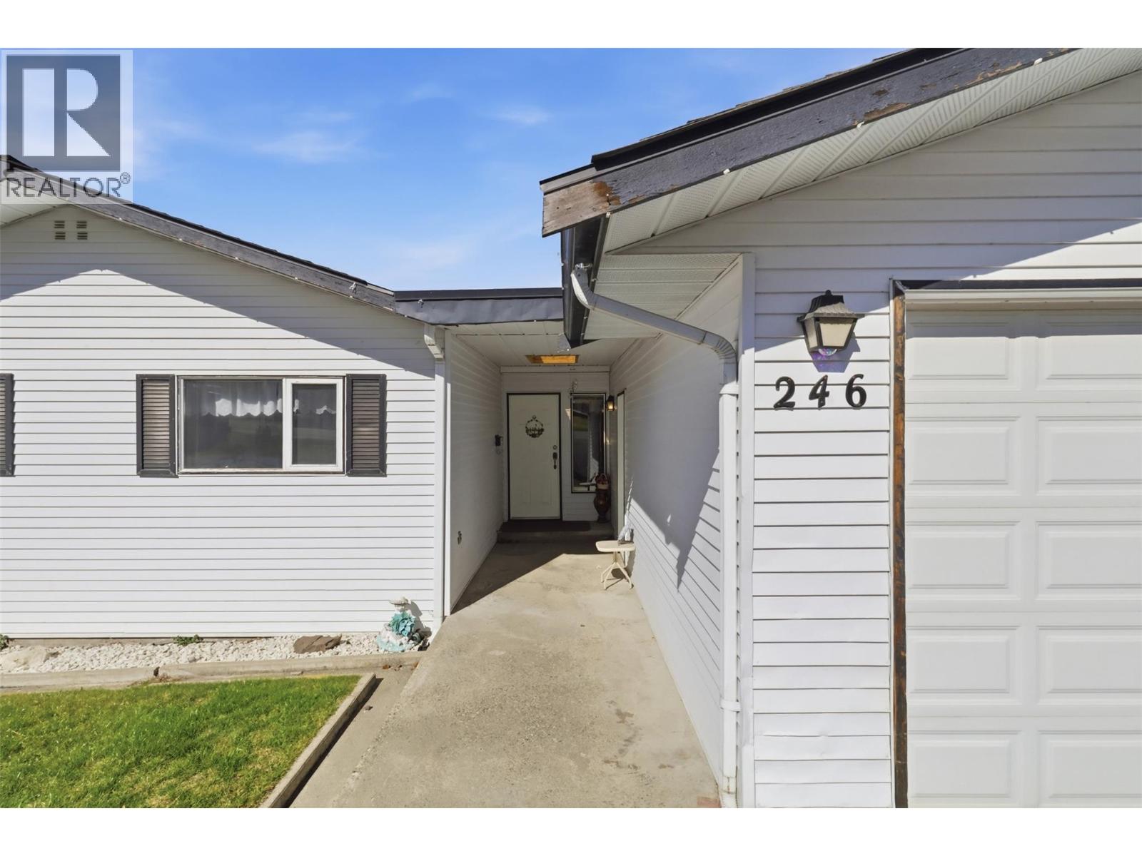 246 Robson Drive, Kamloops, British Columbia  V2E 1W1 - Photo 3 - 10383063
