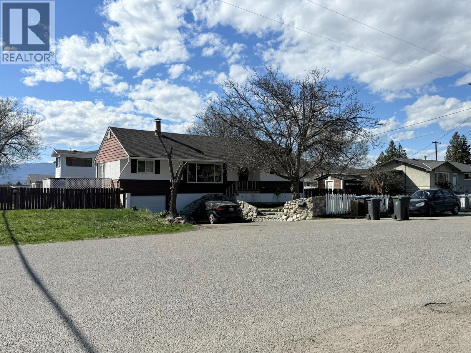 770 Cactus Road, Kelowna, British Columbia  V1X 3N9 - Photo 2 - 10382805