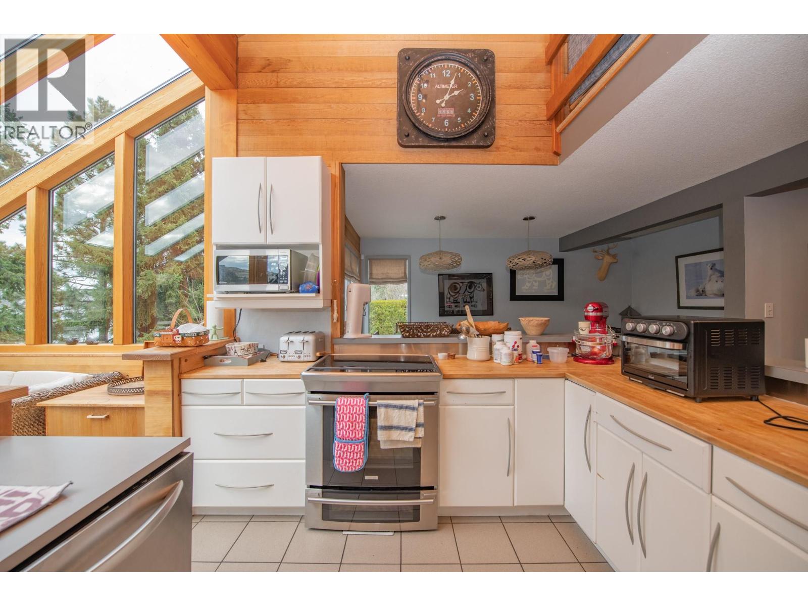 13804 Ponderosa Way, Coldstream, British Columbia  V1B 1A4 - Photo 10 - 10357157