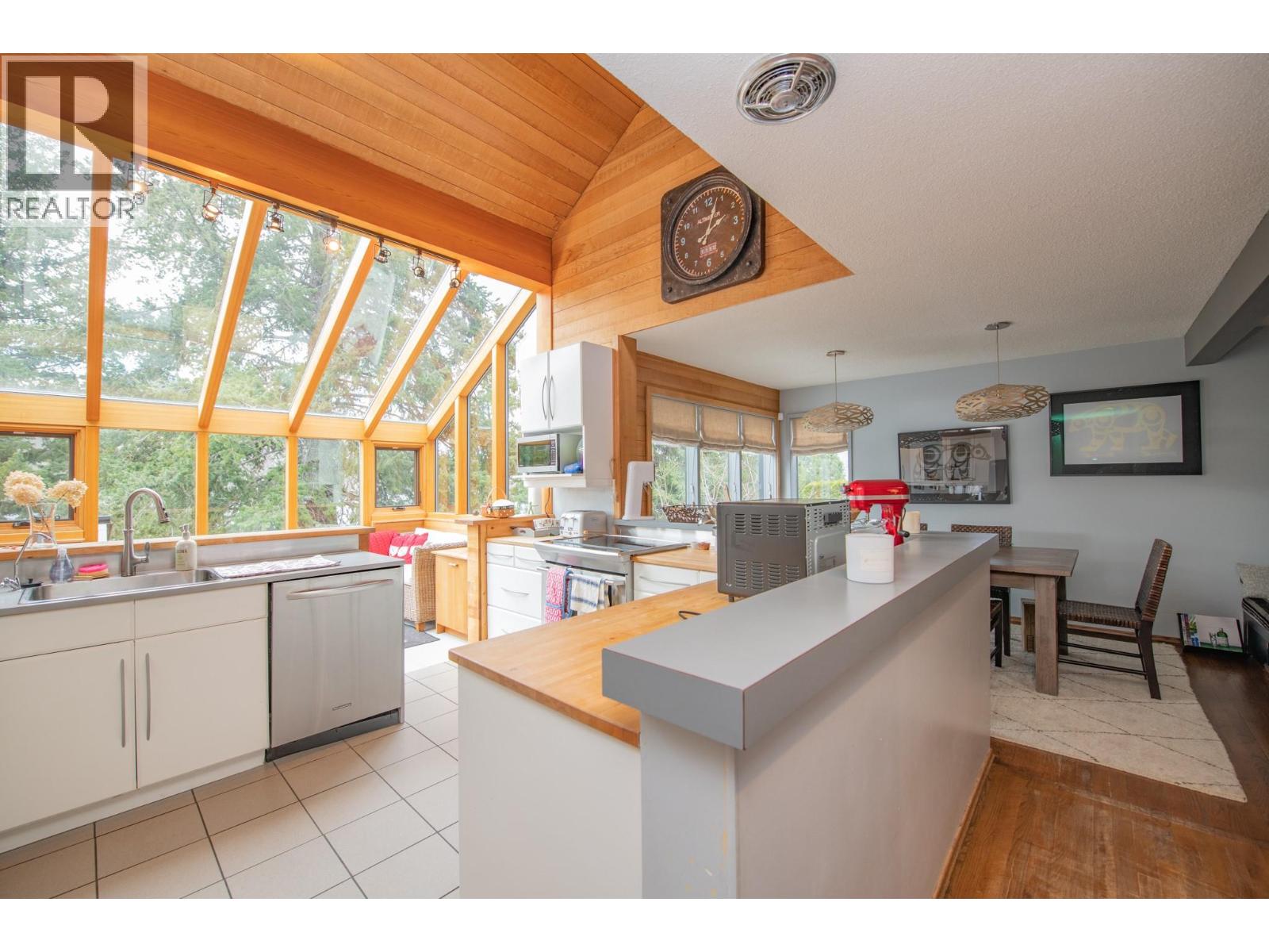 13804 Ponderosa Way, Coldstream, British Columbia  V1B 1A4 - Photo 15 - 10357157