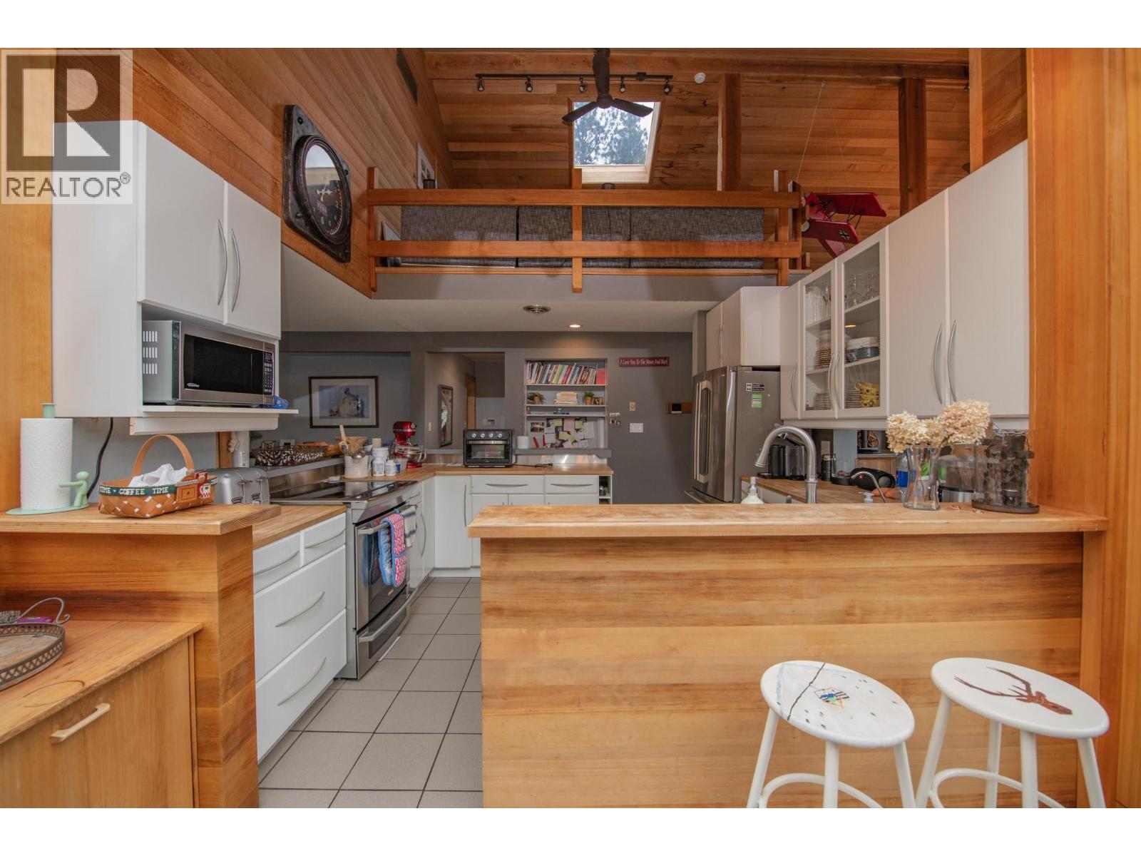 13804 Ponderosa Way, Coldstream, British Columbia  V1B 1A4 - Photo 9 - 10357157