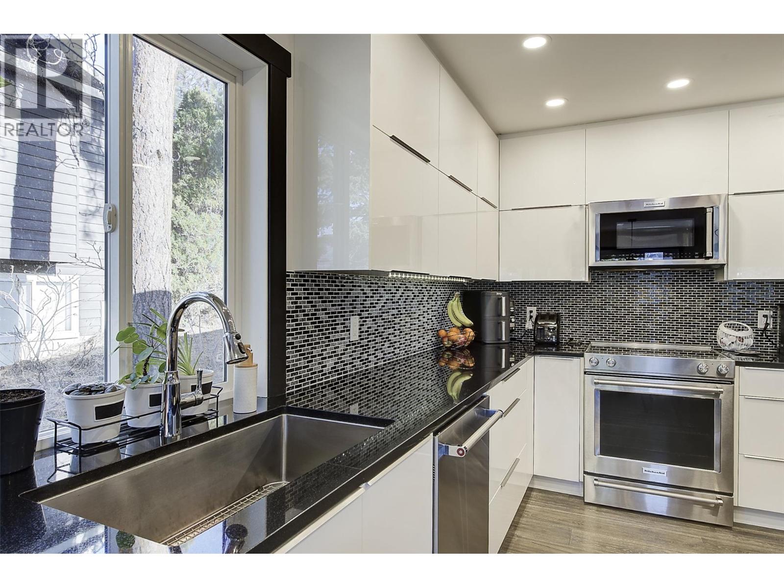 2094 Tomat Avenue, West Kelowna, British Columbia  V1Z 3J2 - Photo 8 - 10383138