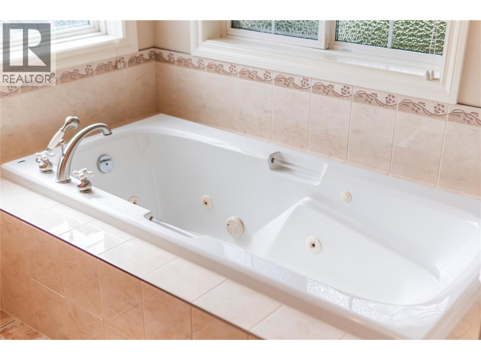 3800 60 Street Nw, Salmon Arm, British Columbia  V1E 3A8 - Photo 36 - 10382116