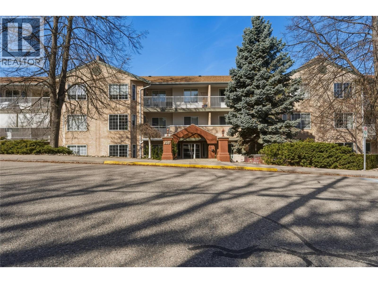 251 6 Street Se Unit# 104, Salmon Arm, British Columbia  V1E 1J9 - Photo 2 - 10382572