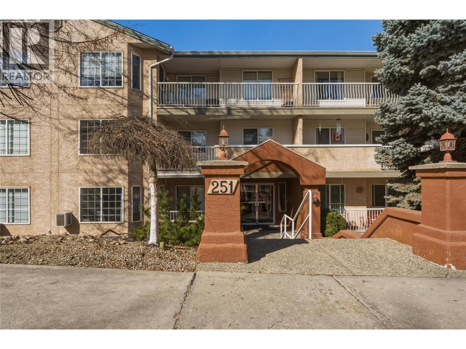 251 6 Street Se Unit# 104, Salmon Arm, British Columbia  V1E 1J9 - Photo 3 - 10382572