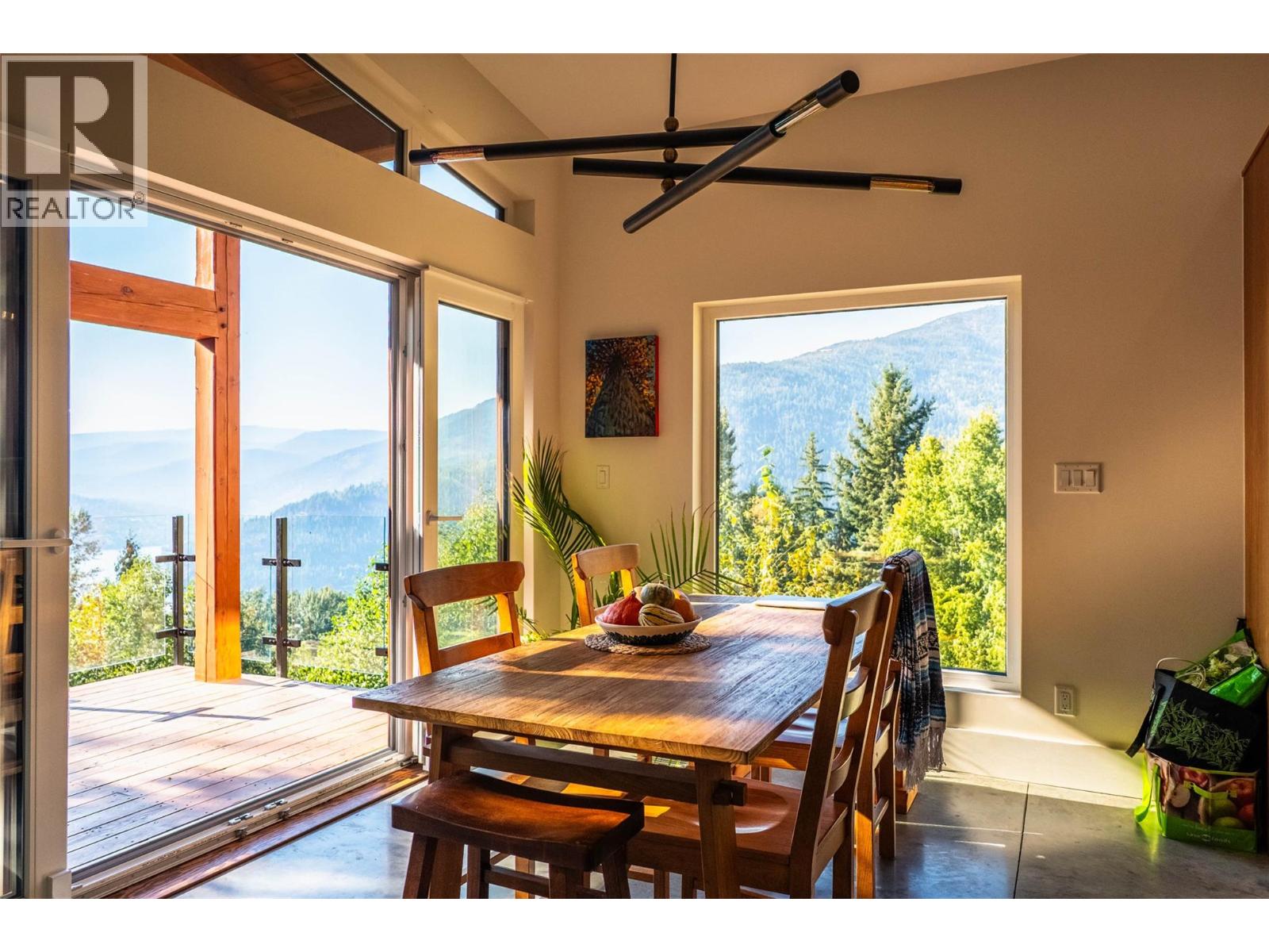 1409 Ash Street, Nelson, British Columbia  V1L 2J3 - Photo 5 - 10383118