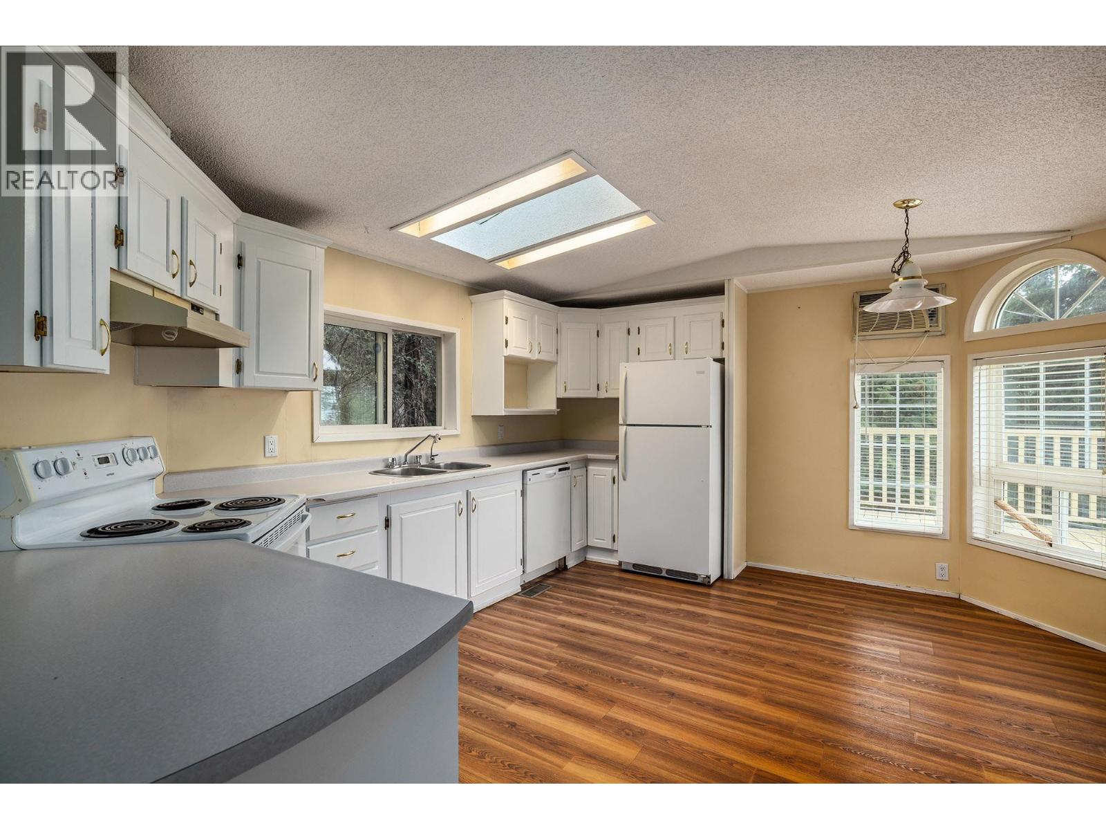 6439 Farmers Drive, Kelowna, British Columbia  V1P 1A2 - Photo 3 - 10383099