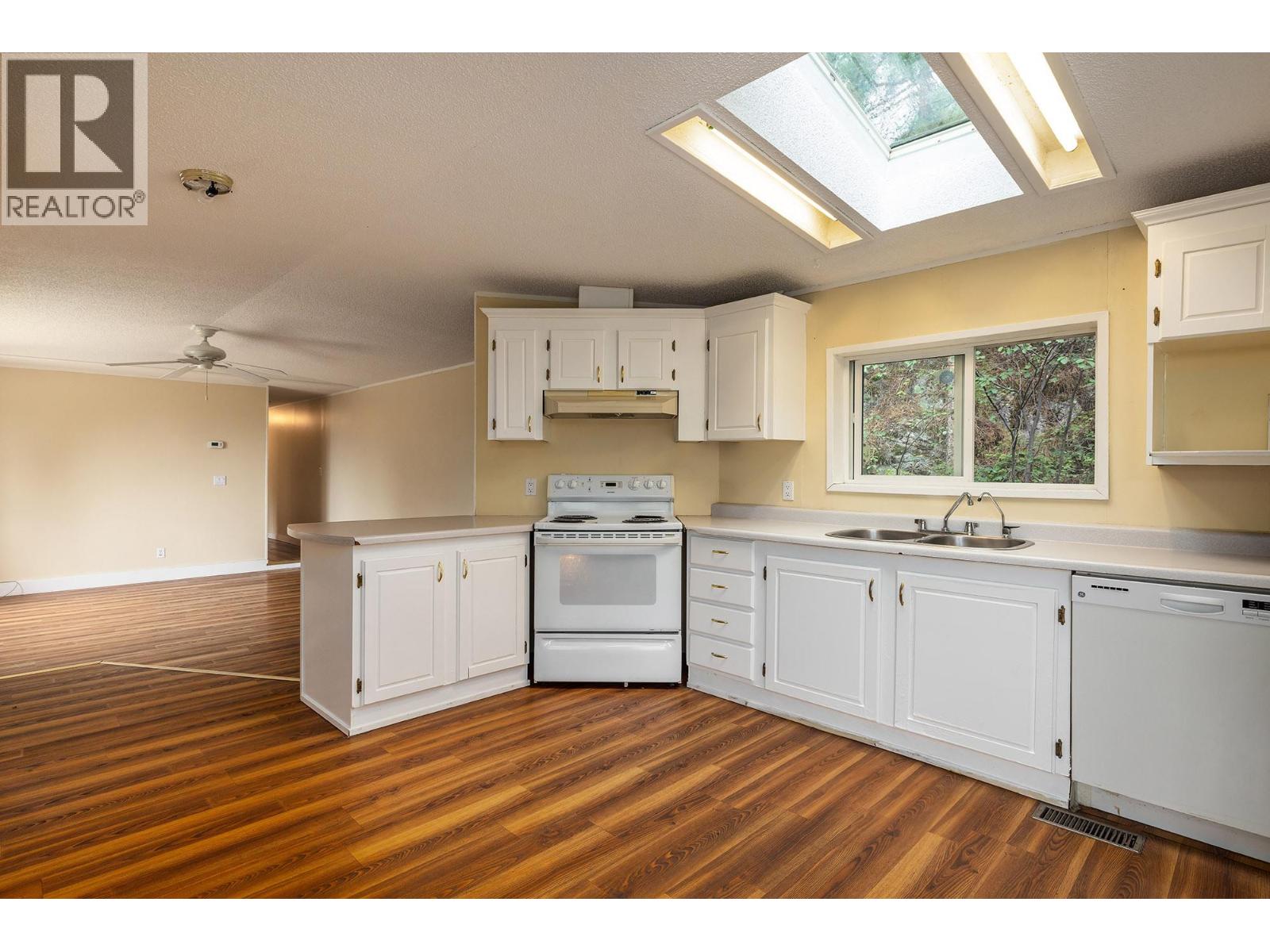 6439 Farmers Drive, Kelowna, British Columbia  V1P 1A2 - Photo 5 - 10383099