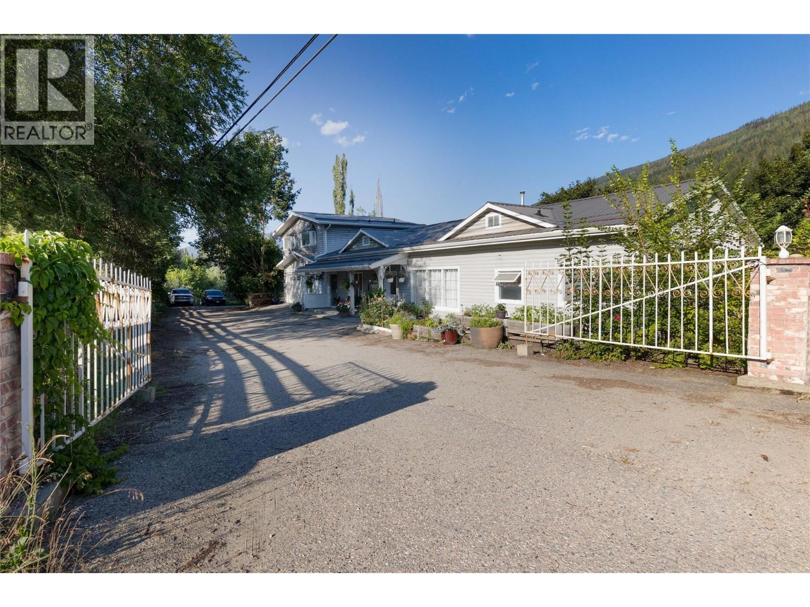 4350 50 Street Ne, Salmon Arm, British Columbia  V1E 1Y5 - Photo 2 - 10383233