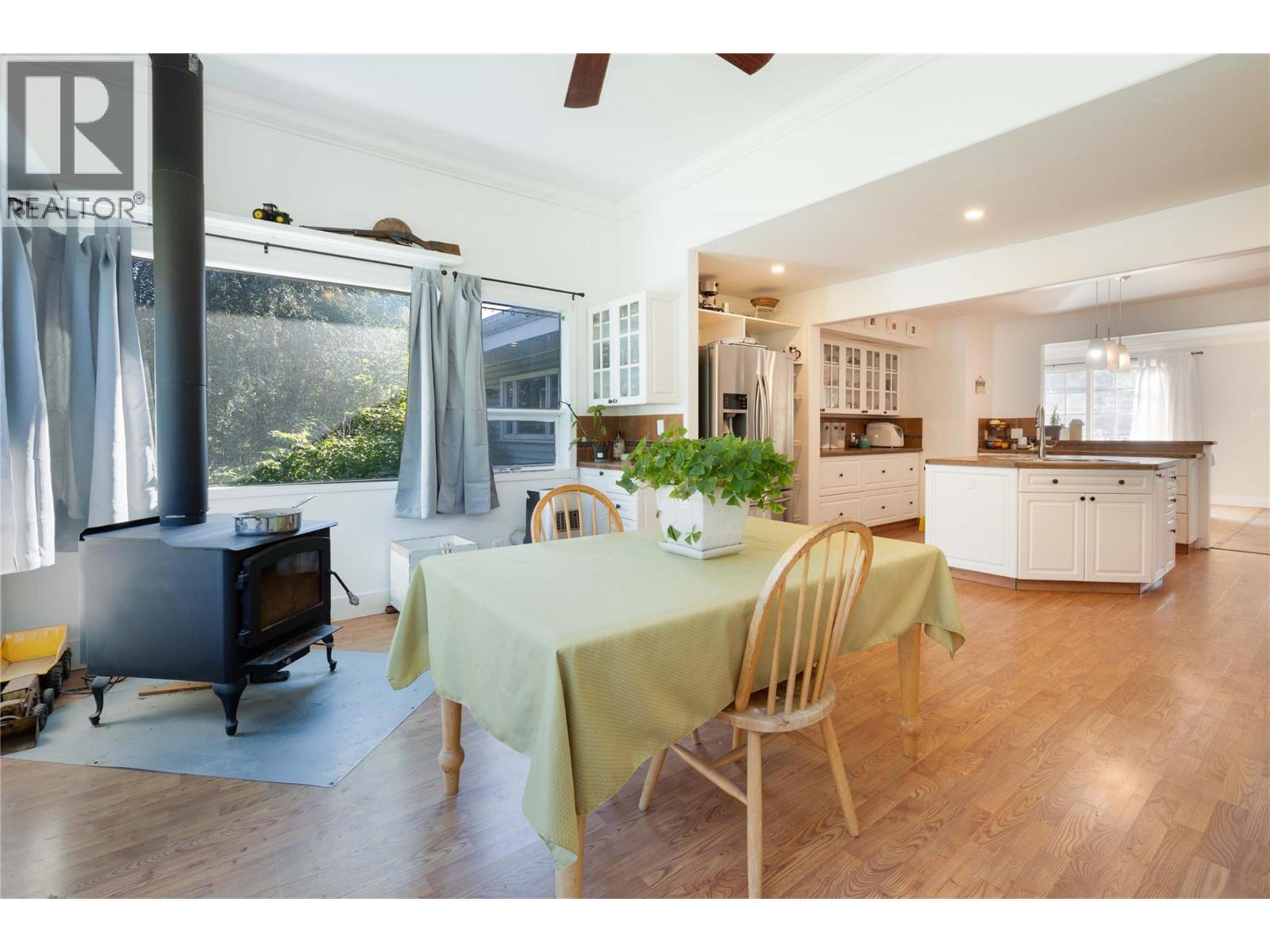 4350 50 Street Ne, Salmon Arm, British Columbia  V1E 1Y5 - Photo 7 - 10383233