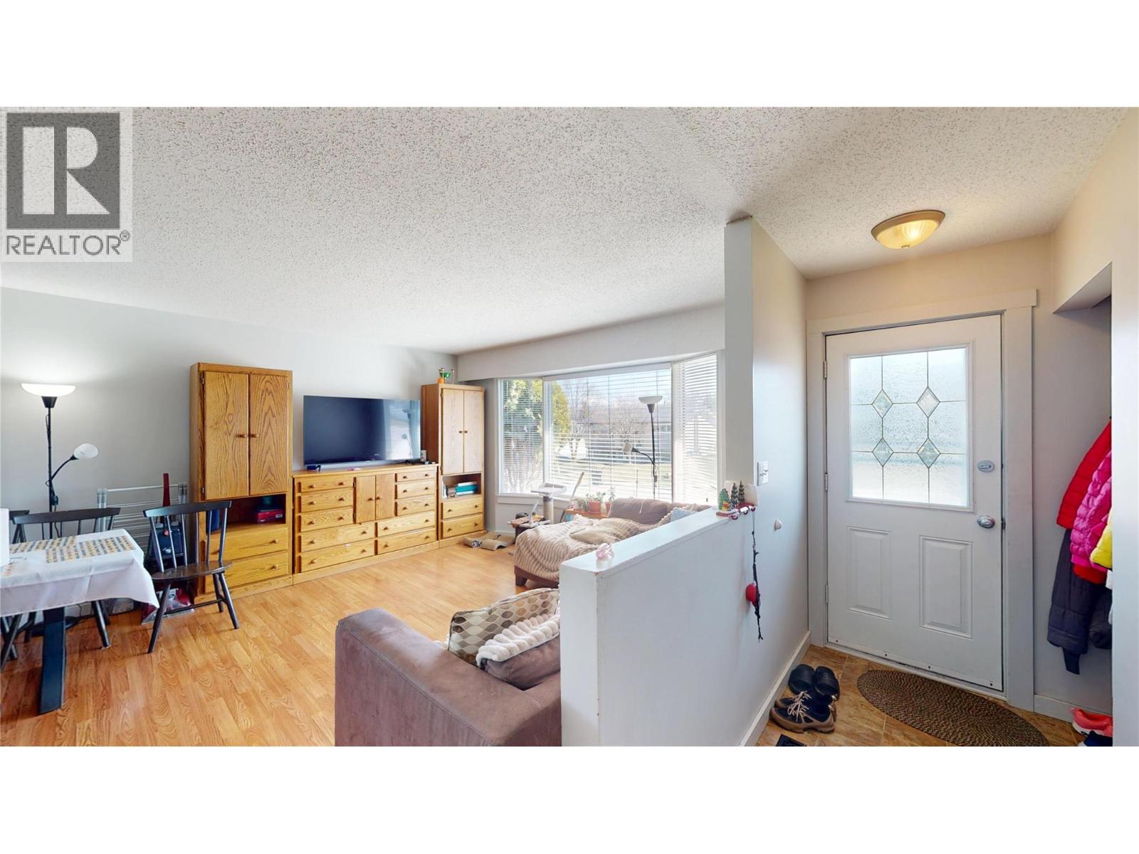 1061 16th Avenue S, Cranbrook, British Columbia  V1C 3A3 - Photo 3 - 10381661