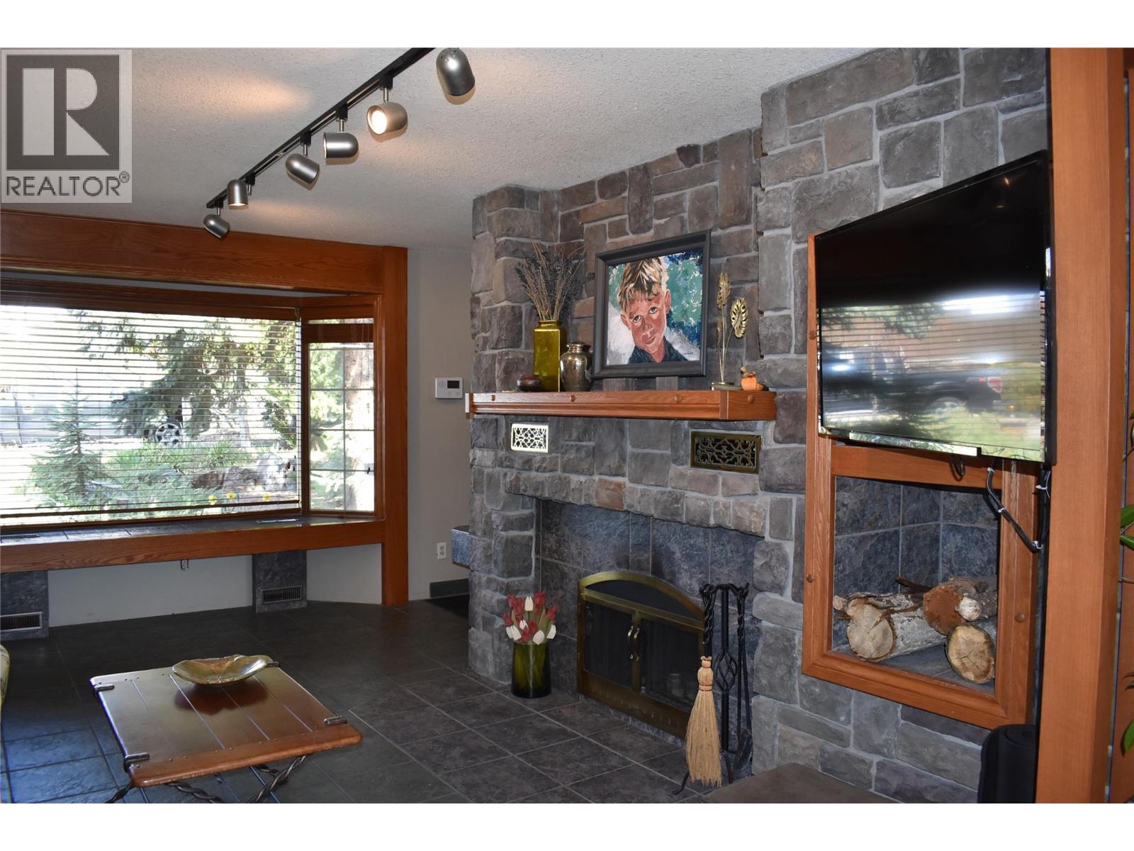 326 Adamson Drive, Penticton, British Columbia  V2A 7R6 - Photo 6 - 10382849