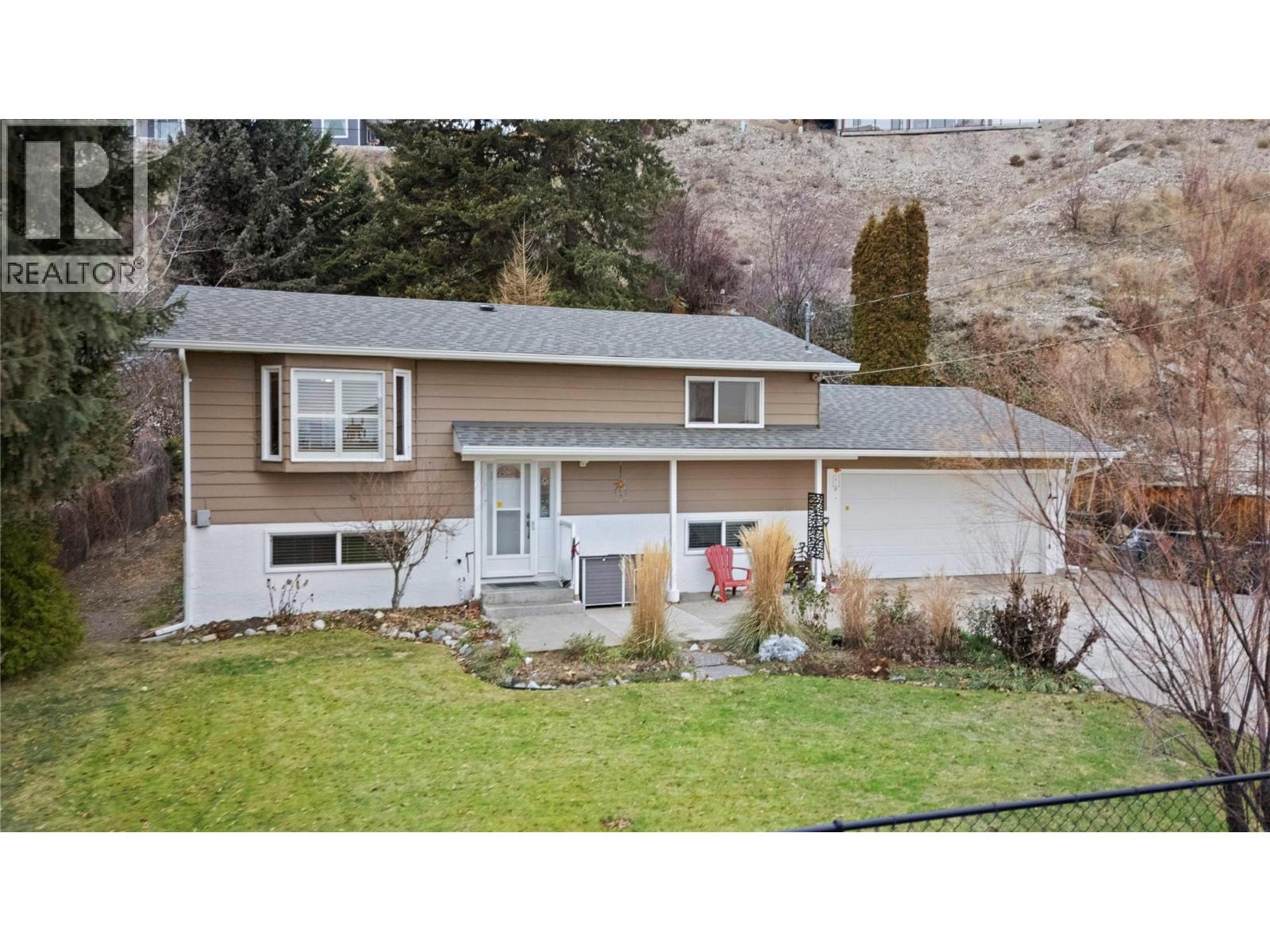 5882 Victoria Street, Peachland, British Columbia  V0X 1X4 - Photo 2 - 10383241