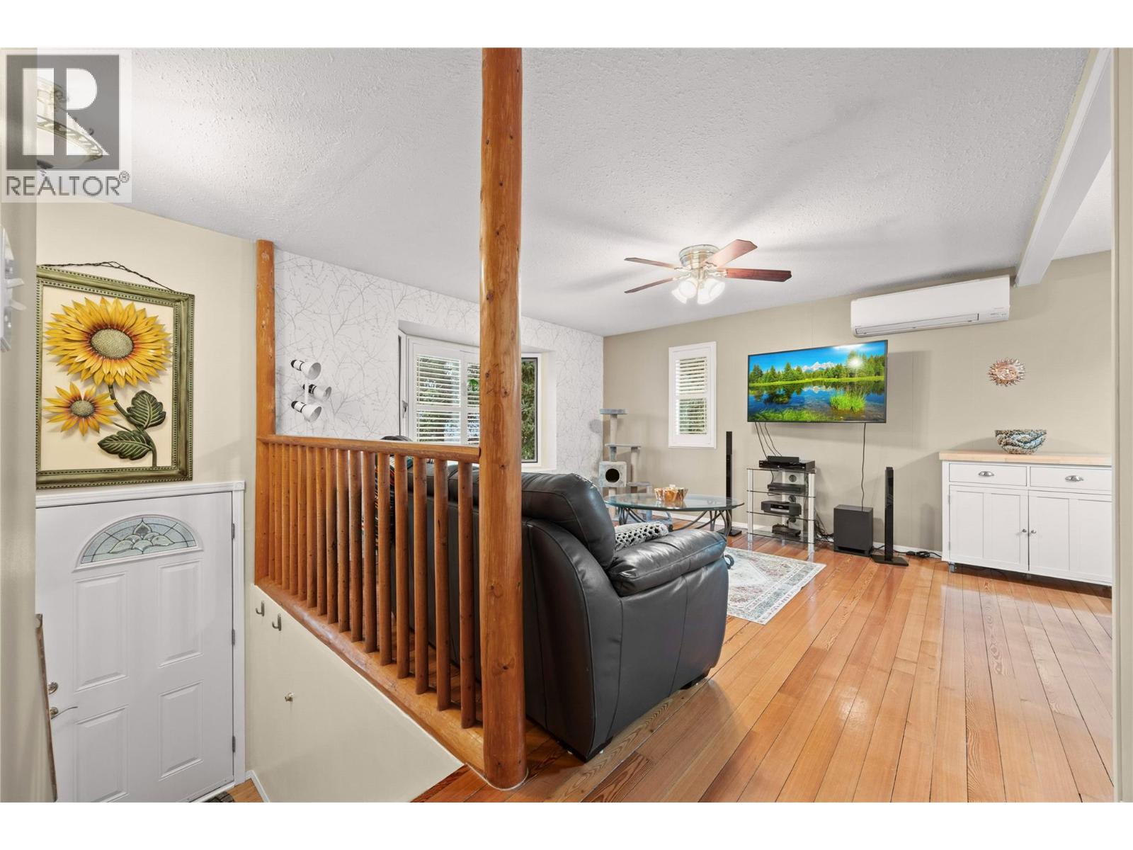 5882 Victoria Street, Peachland, British Columbia  V0X 1X4 - Photo 7 - 10383241