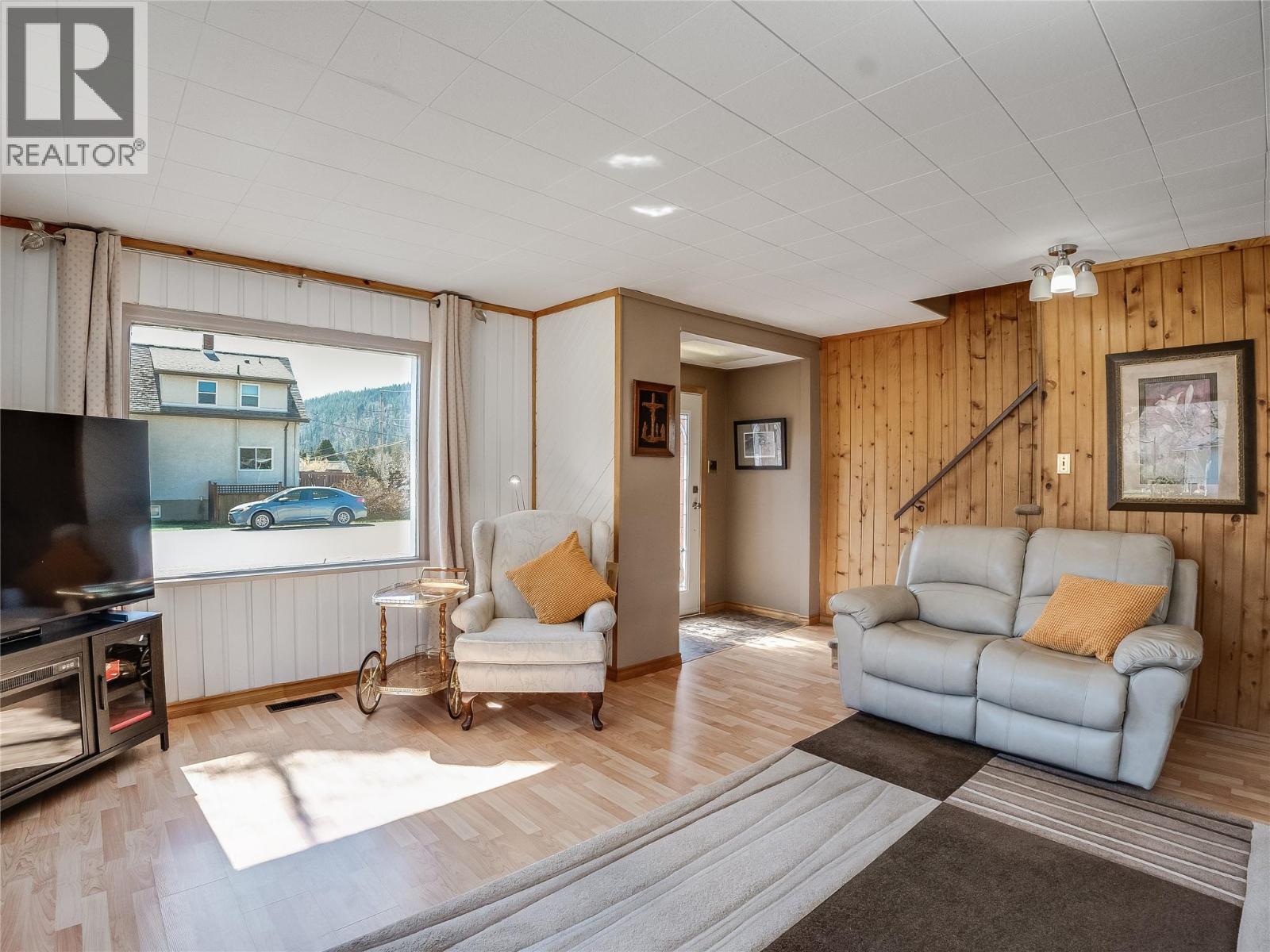 701 4th Street, Castlegar, British Columbia  V1N 2B7 - Photo 13 - 10383175