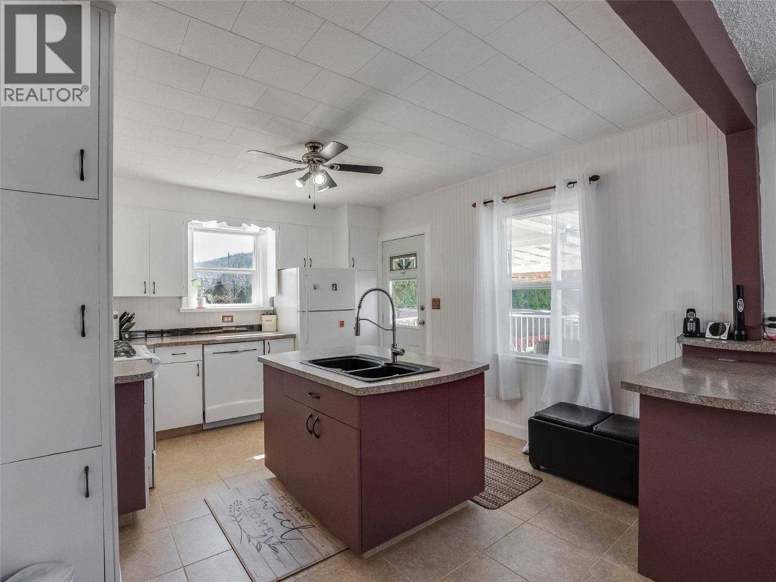 701 4th Street, Castlegar, British Columbia  V1N 2B7 - Photo 14 - 10383175