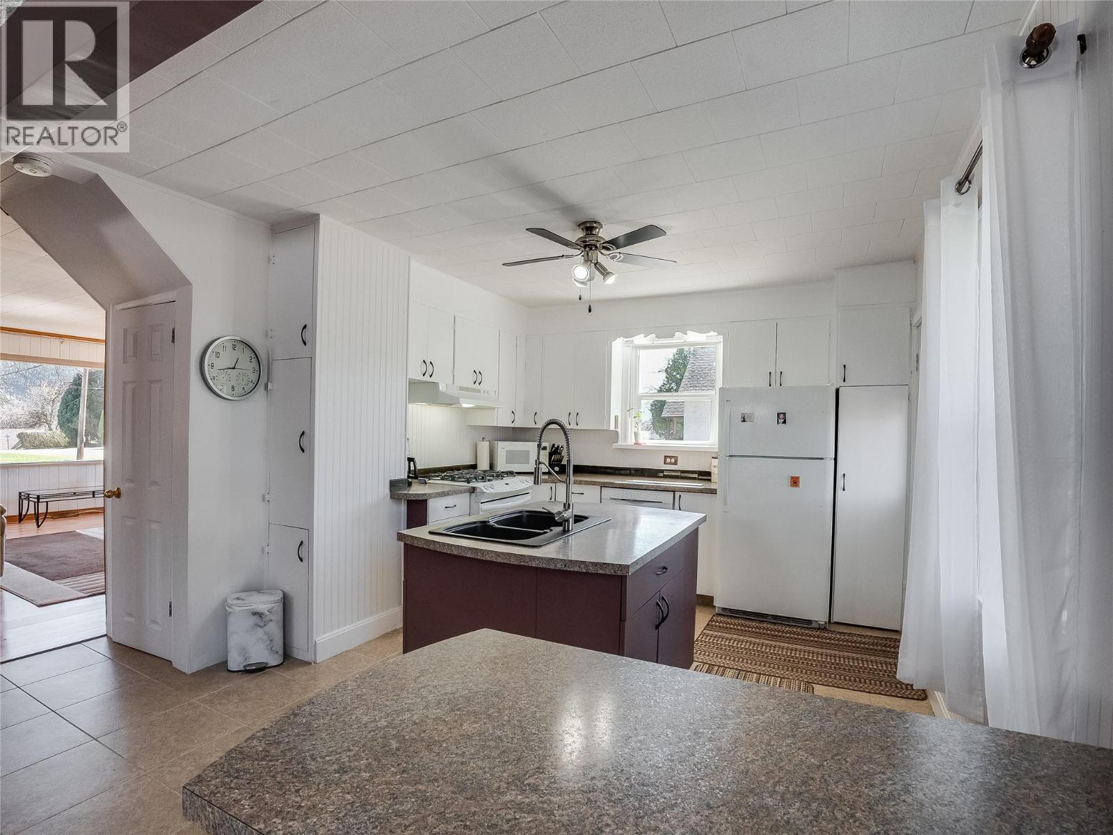 701 4th Street, Castlegar, British Columbia  V1N 2B7 - Photo 15 - 10383175