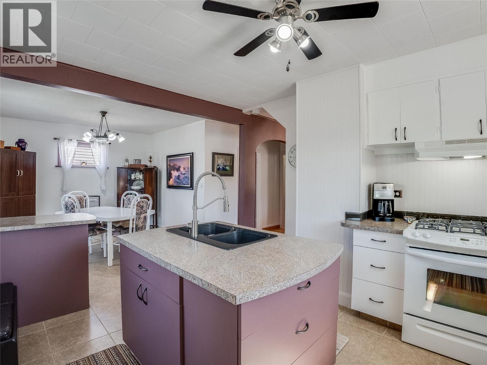 701 4th Street, Castlegar, British Columbia  V1N 2B7 - Photo 16 - 10383175