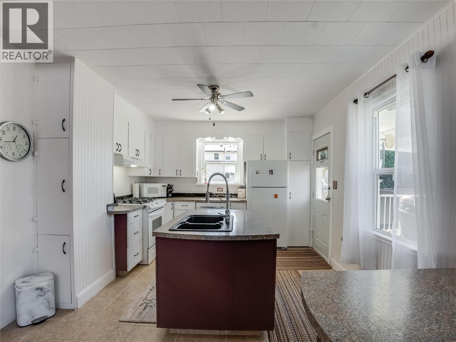 701 4th Street, Castlegar, British Columbia  V1N 2B7 - Photo 18 - 10383175