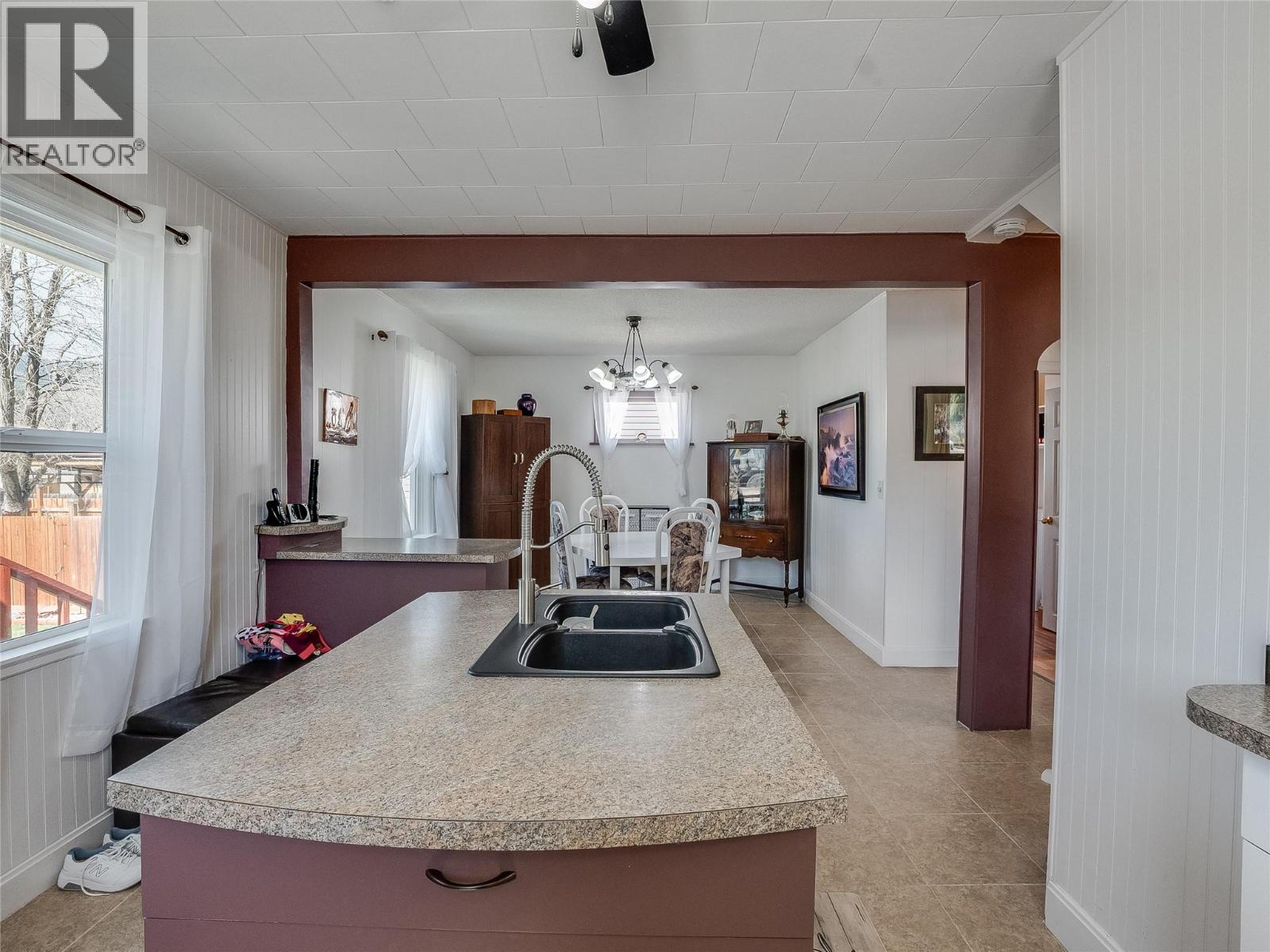 701 4th Street, Castlegar, British Columbia  V1N 2B7 - Photo 19 - 10383175