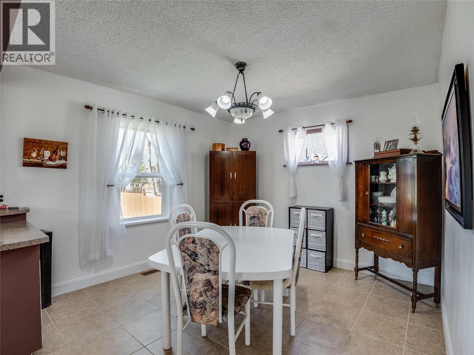 701 4th Street, Castlegar, British Columbia  V1N 2B7 - Photo 20 - 10383175