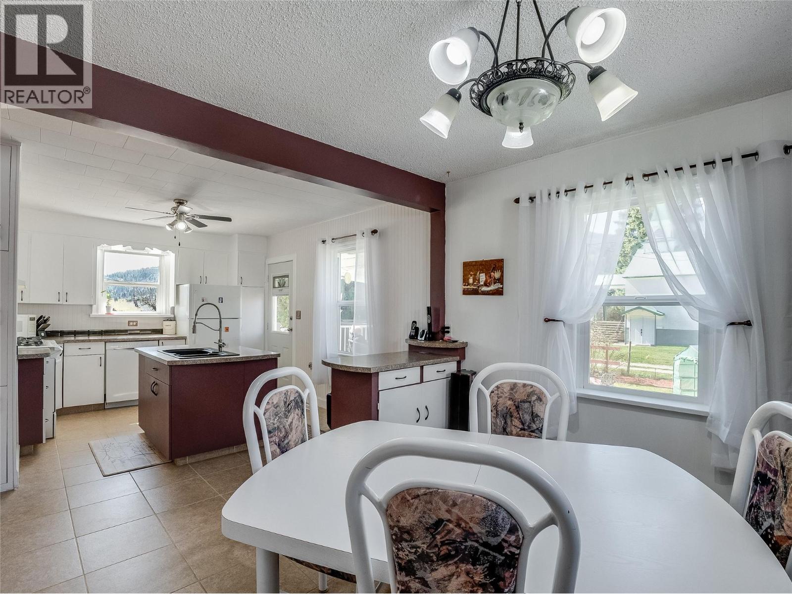 701 4th Street, Castlegar, British Columbia  V1N 2B7 - Photo 21 - 10383175