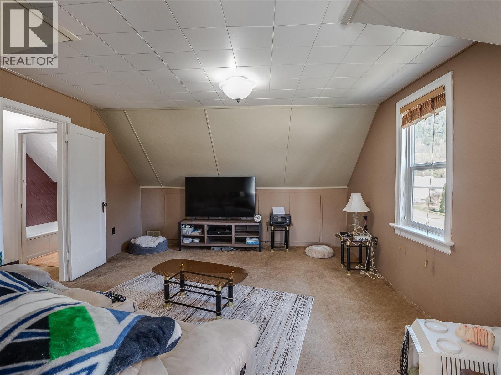 701 4th Street, Castlegar, British Columbia  V1N 2B7 - Photo 27 - 10383175