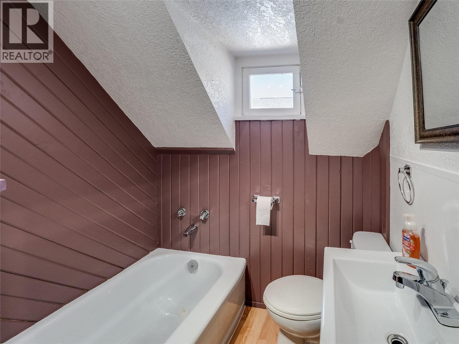 701 4th Street, Castlegar, British Columbia  V1N 2B7 - Photo 32 - 10383175