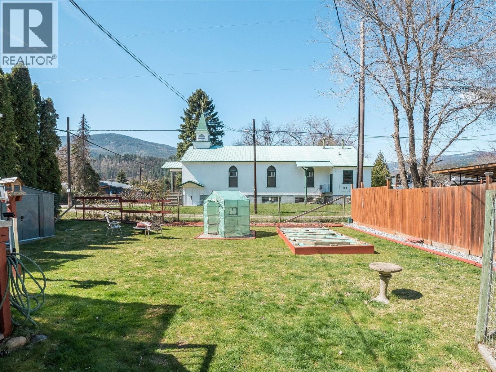 701 4th Street, Castlegar, British Columbia  V1N 2B7 - Photo 44 - 10383175