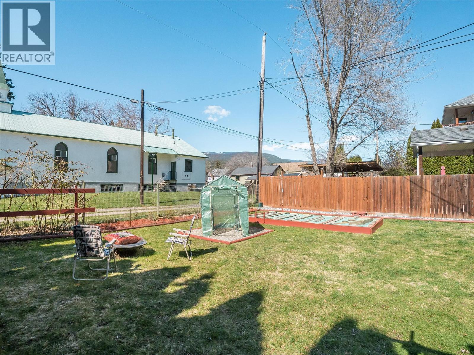 701 4th Street, Castlegar, British Columbia  V1N 2B7 - Photo 45 - 10383175