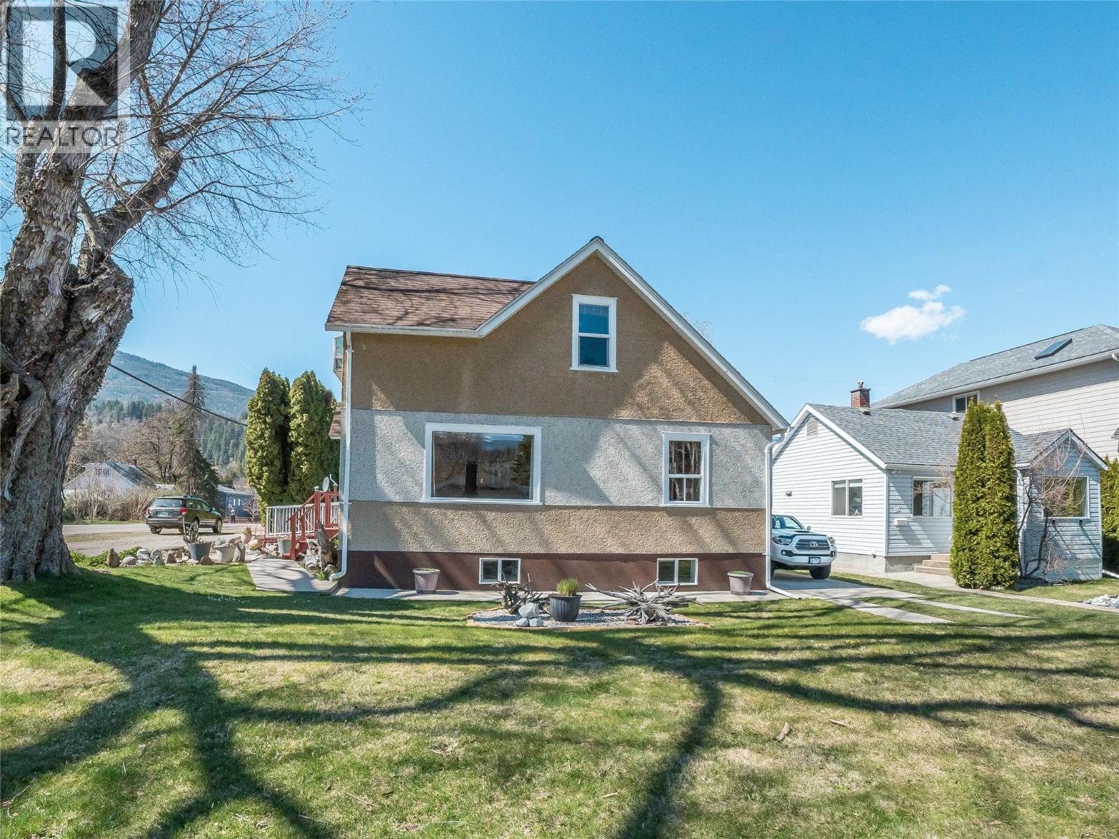 701 4th Street, Castlegar, British Columbia  V1N 2B7 - Photo 50 - 10383175