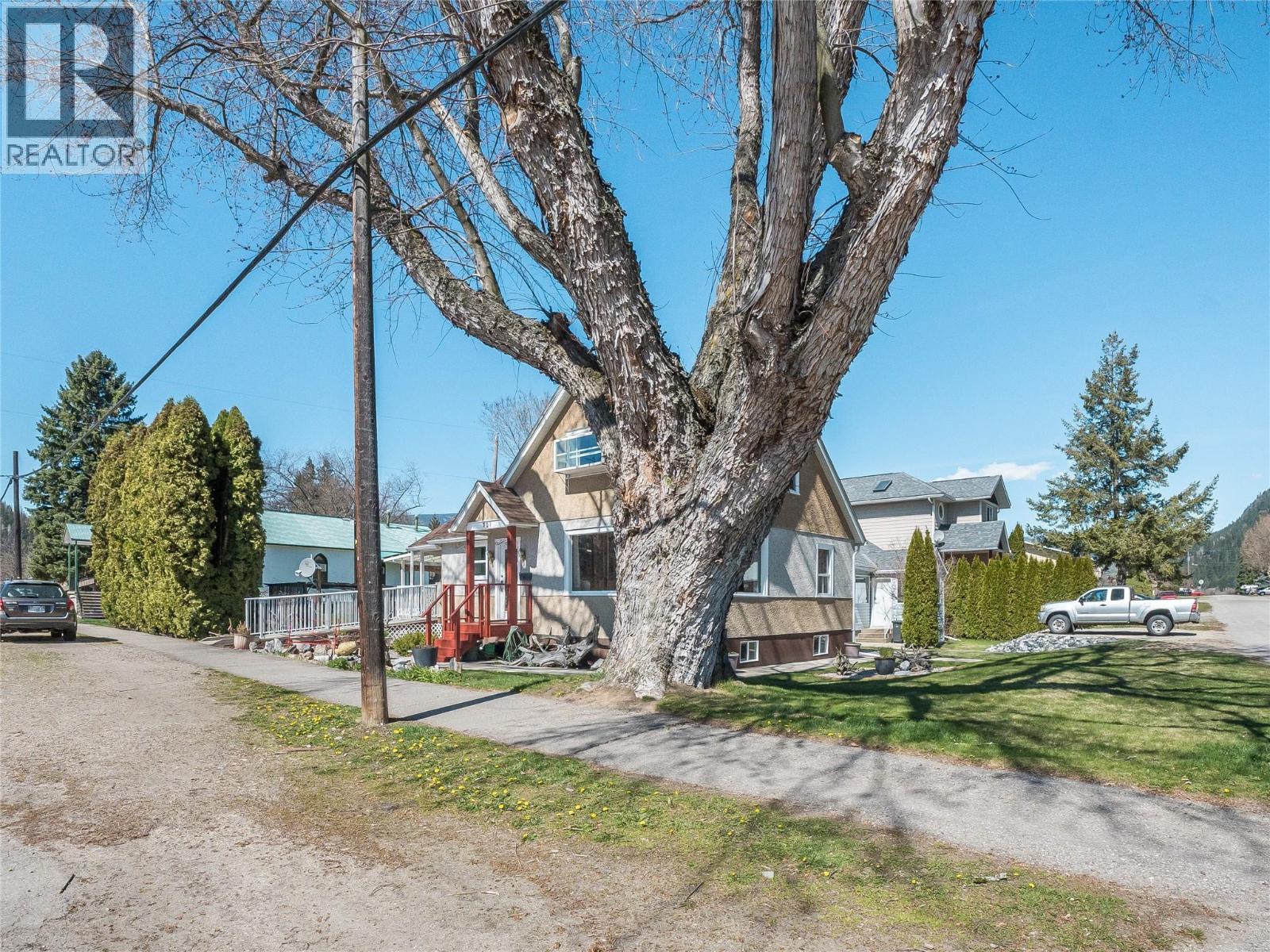 701 4th Street, Castlegar, British Columbia  V1N 2B7 - Photo 53 - 10383175