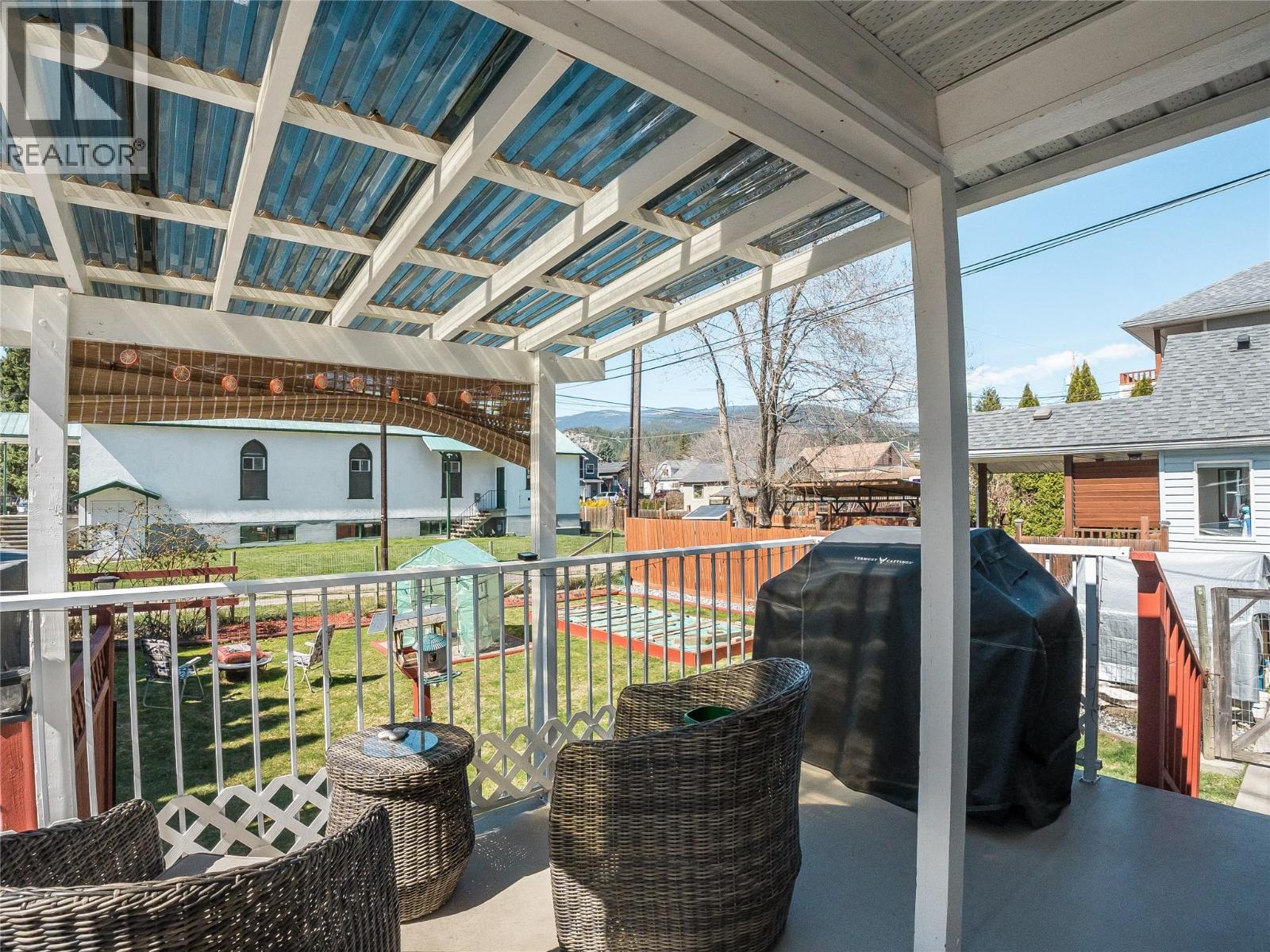 701 4th Street, Castlegar, British Columbia  V1N 2B7 - Photo 7 - 10383175