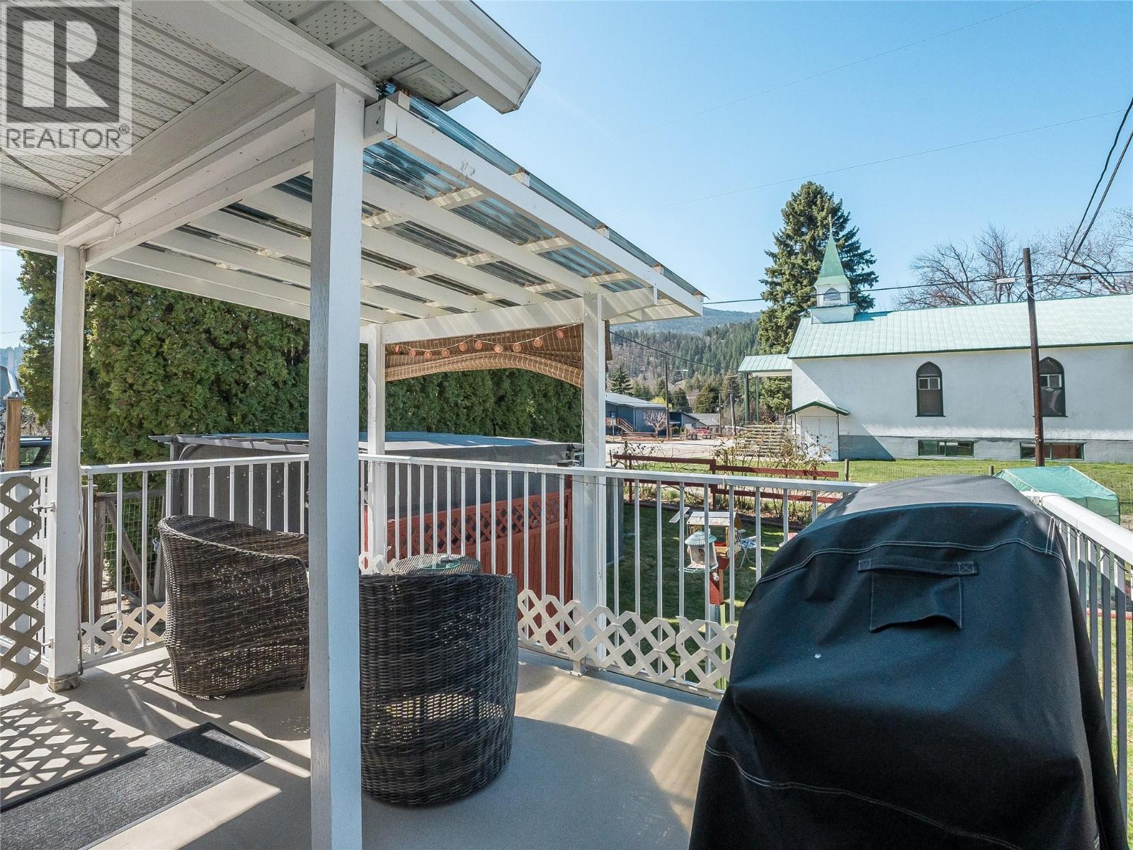 701 4th Street, Castlegar, British Columbia  V1N 2B7 - Photo 8 - 10383175